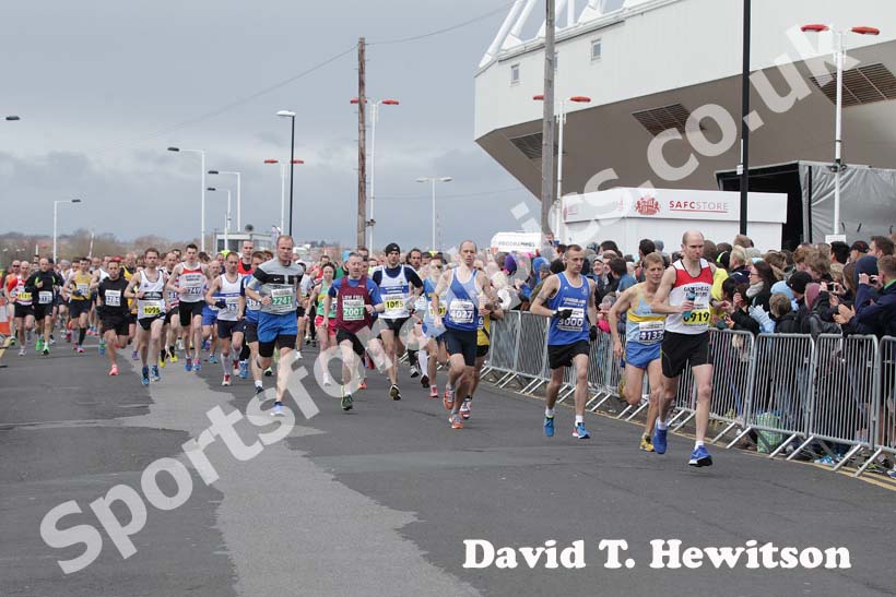 Start of the Marathon of the North and half marathon.